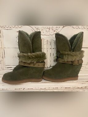 Women's Australia Luxe Collective Olive Rabbit Fur Suede Wedge Booties